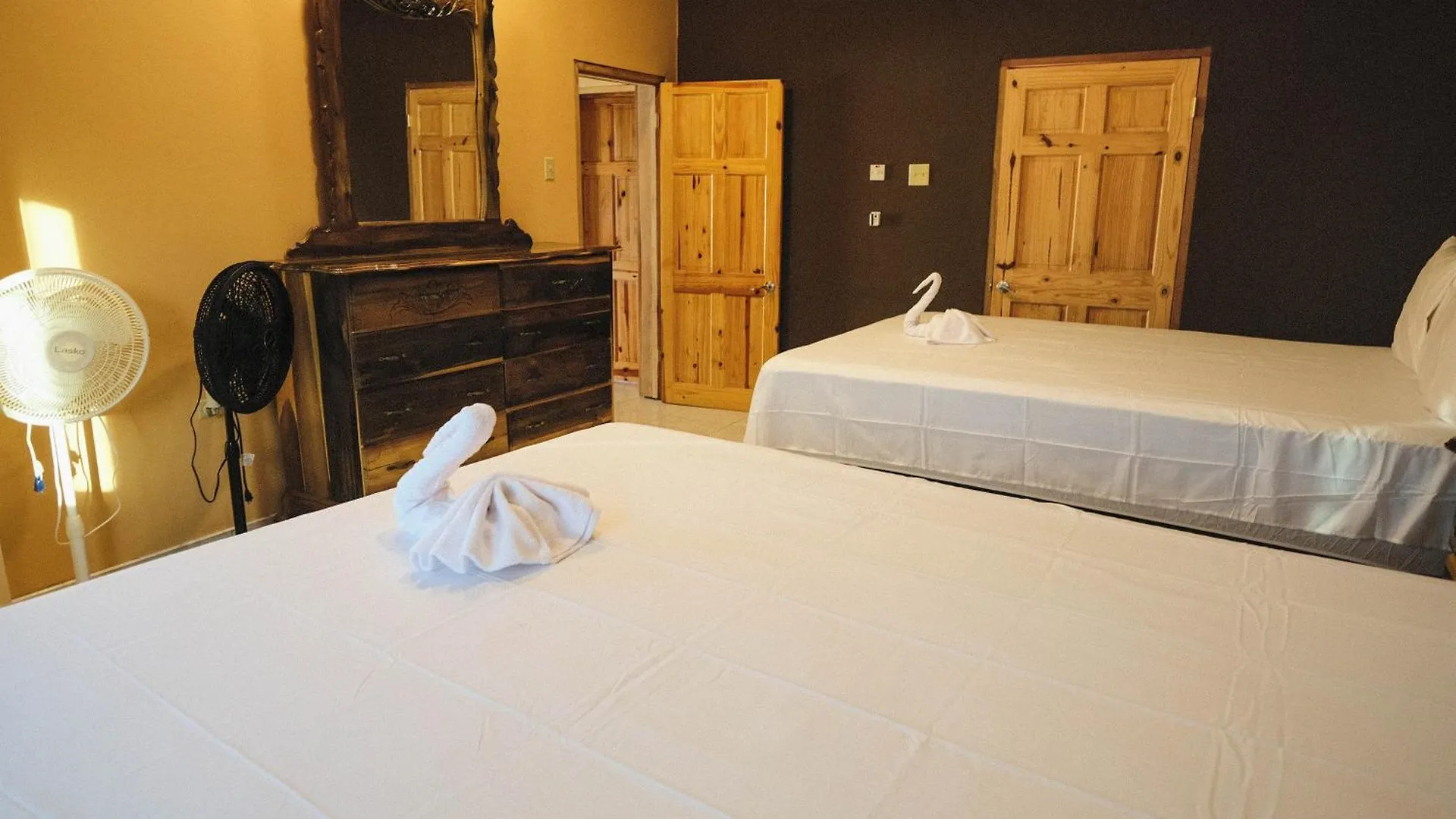 Konukevi Indigo Beach Villa Black River Jamaika